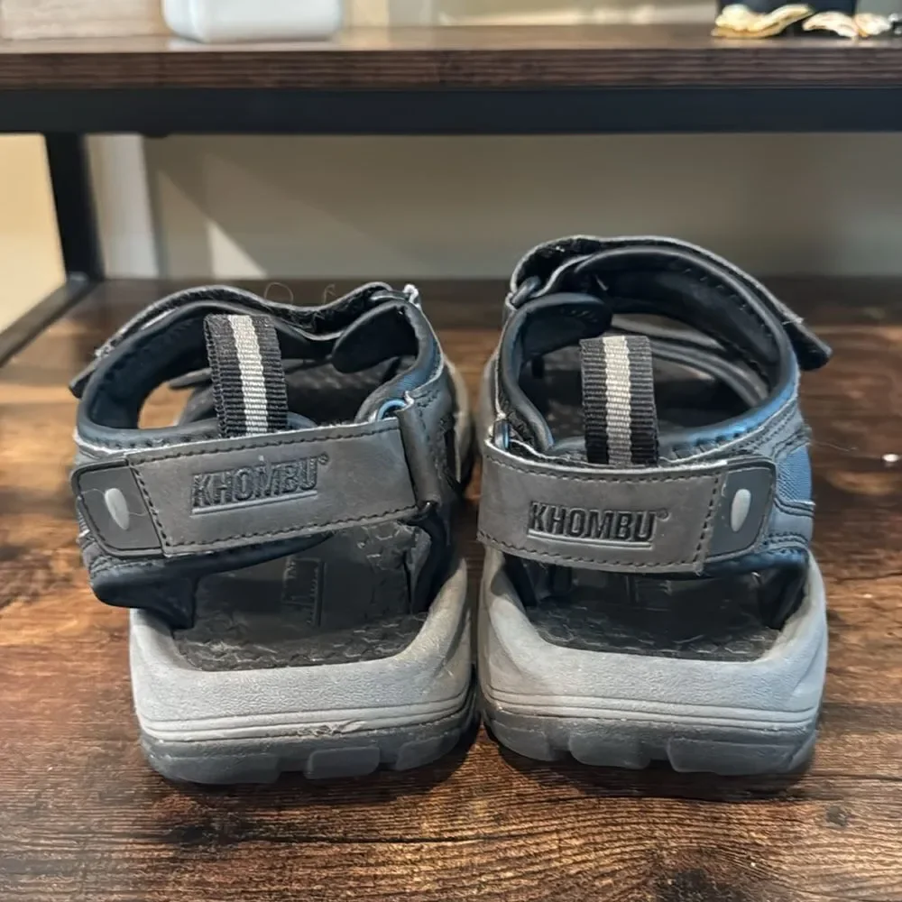 Khombu black Barracuda Sandals size 10